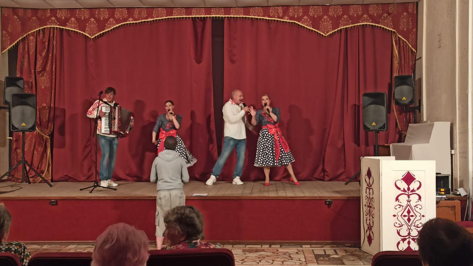 Ансамбль «Горница» выступил в санатории им. В.В. Володарского Ансамбль «Горница» выступил в санатории им. В.В. Володарского